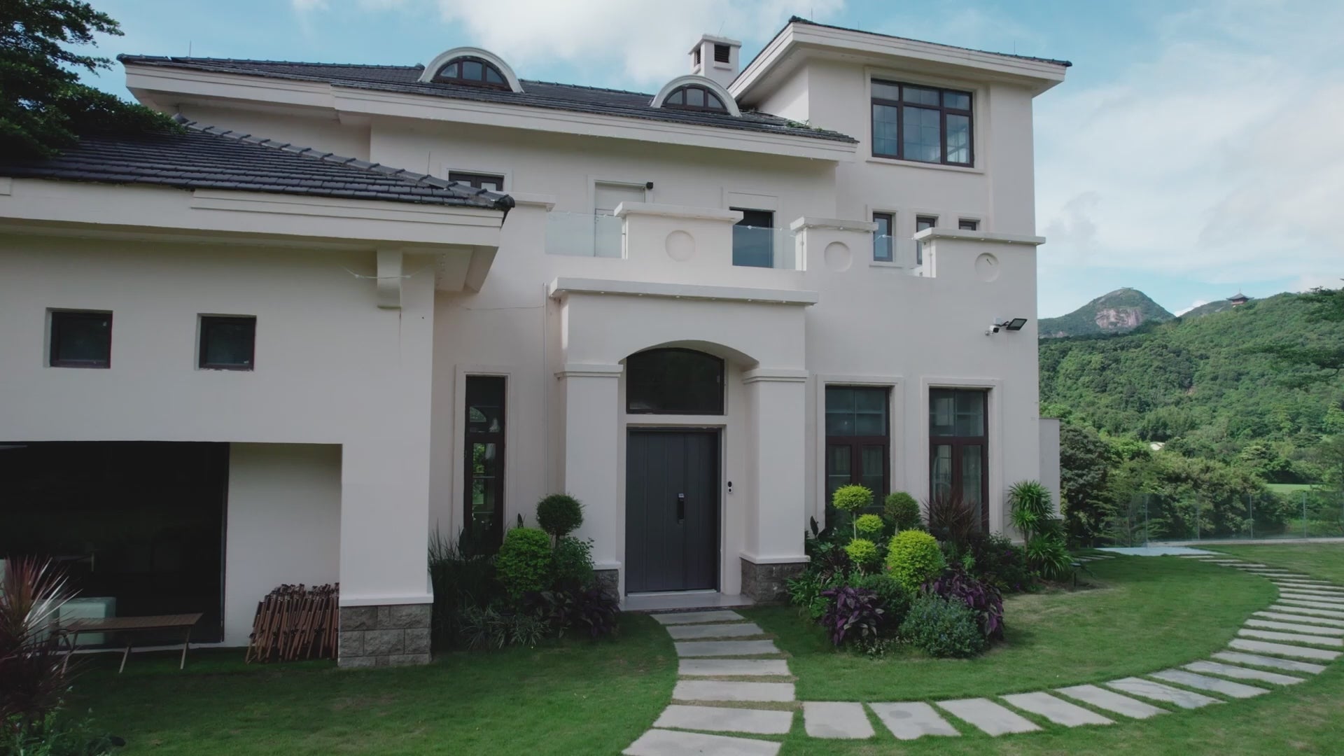 Load video: Botslab Video Doorbell Elite R810SE – Angle Mount Installation Guide